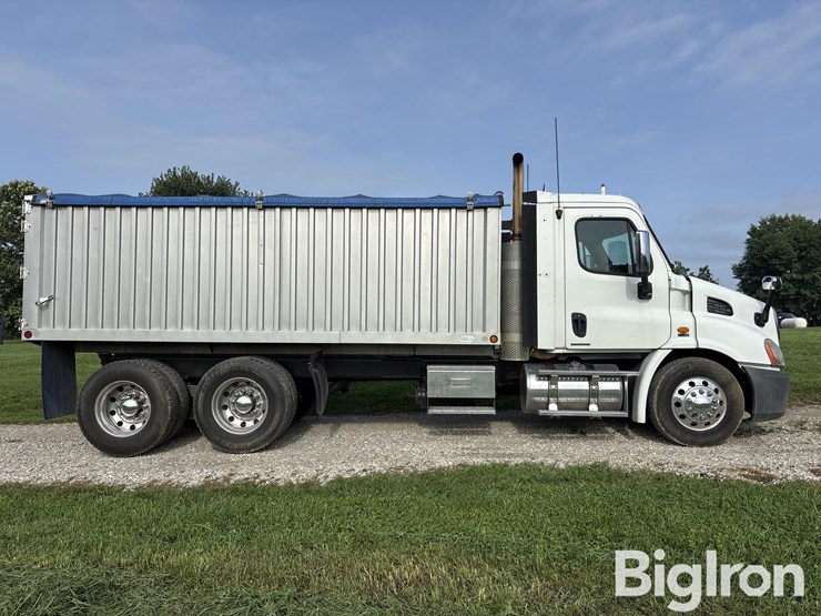 2011-freightliner-cascadia-113-image-4