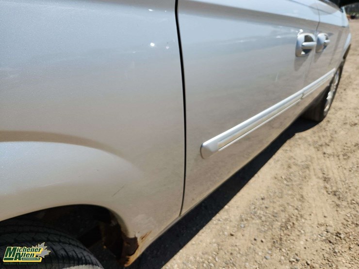 2006-chrysler-town-&-country-image-35