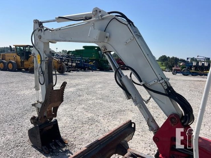 takeuchi-tb235-2-image-27