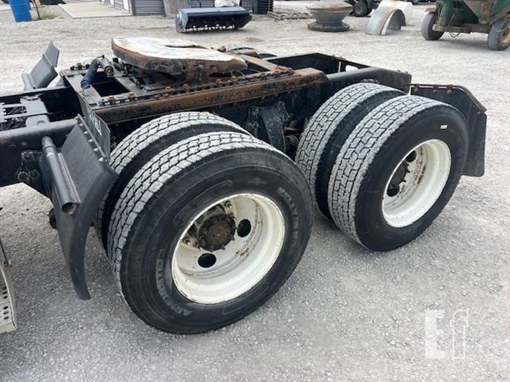 freightliner-business-class-m2-112-image-26
