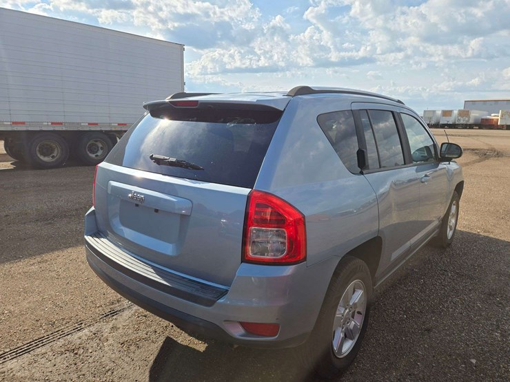 2013-jeep-compass-sport-image-3