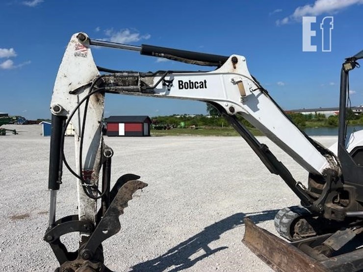 2010-bobcat-e35-image-13