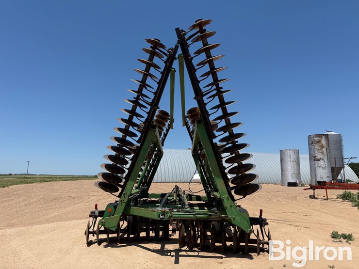 john-deere-235-image-6