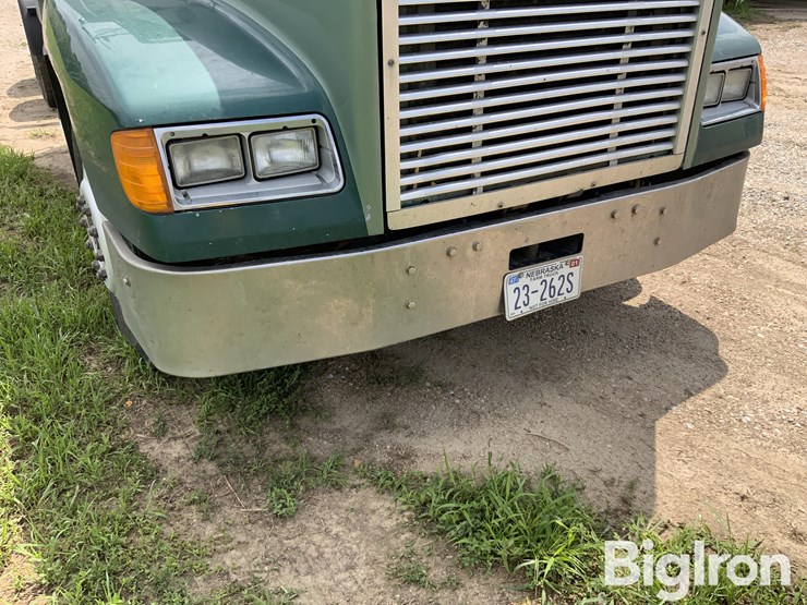 2000-freightliner-fld120-image-11