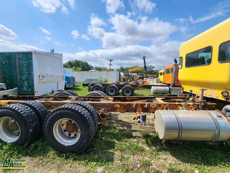 2010-kenworth-t800-image-7