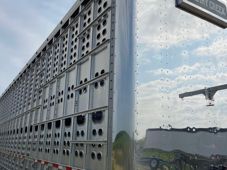 2021-eby-livestock-trailer-image-28