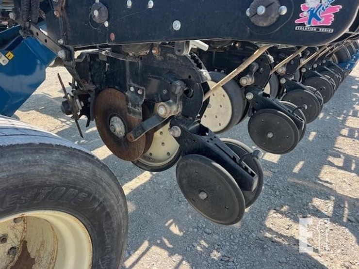 2008-kinze-3800sds-image-23