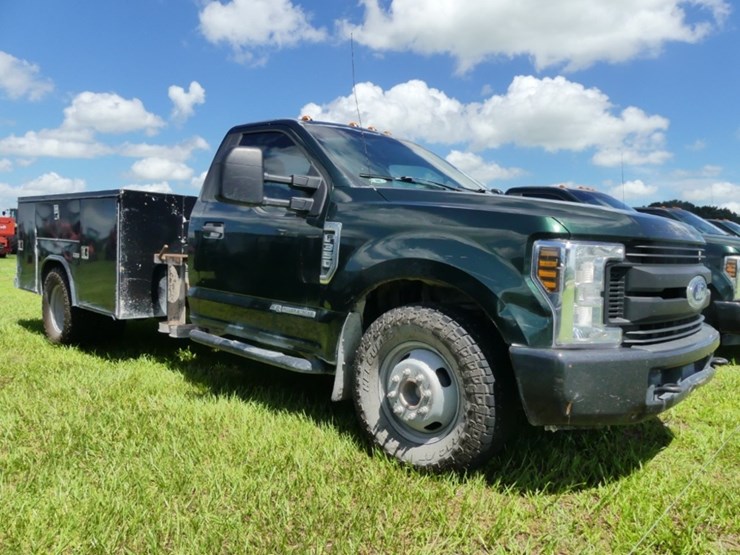 2019-ford-f350-xl-image-2
