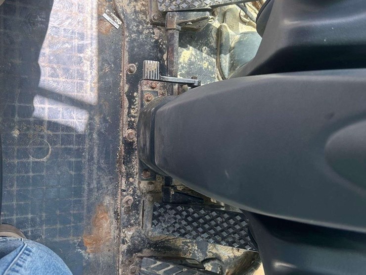 2005-johndeere-644k-image-29