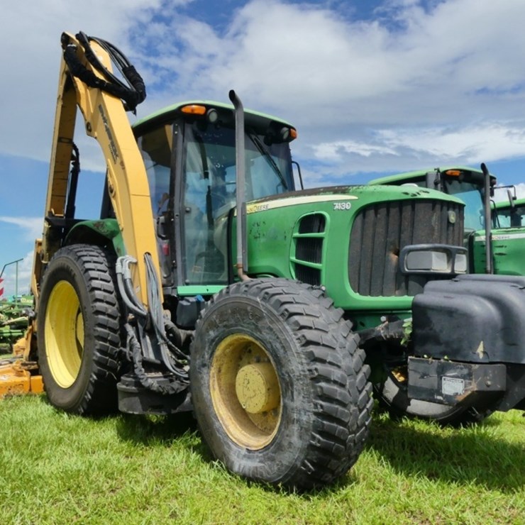 JOHN DEERE 7130