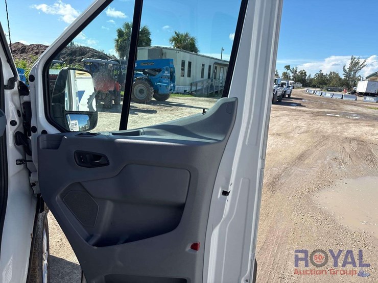 2016-ford-transit-image-25