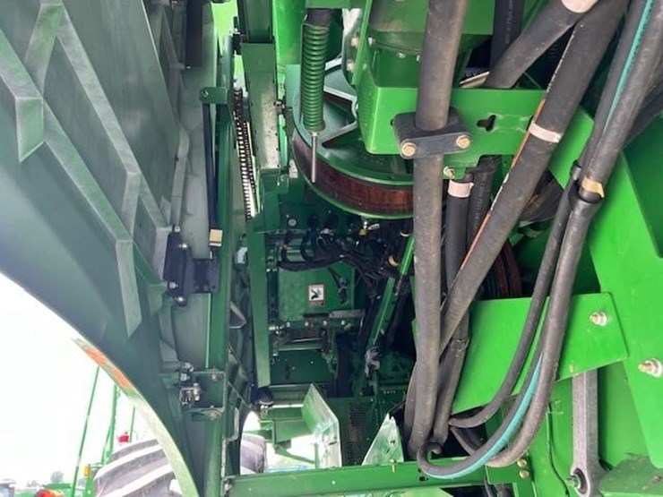 2014-john-deere-s670-image-46