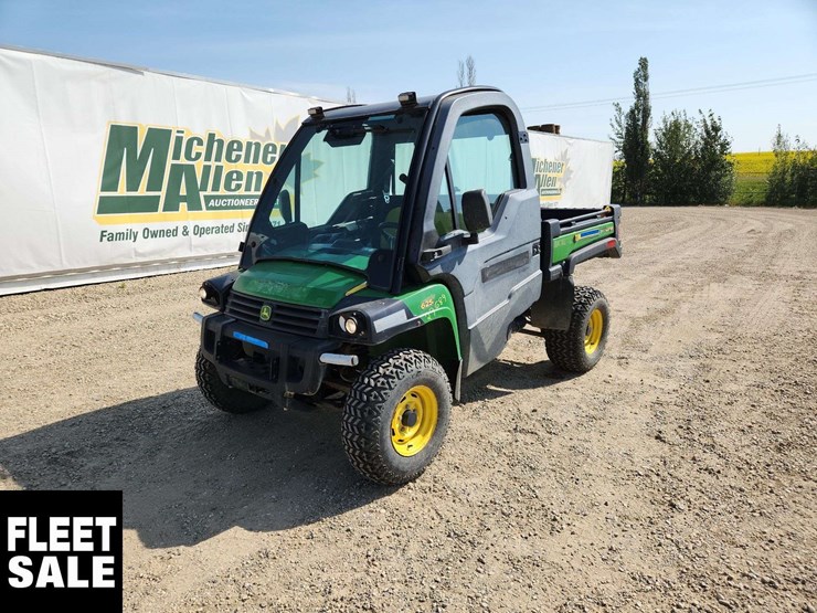 2015-john-deere-gator-image-1