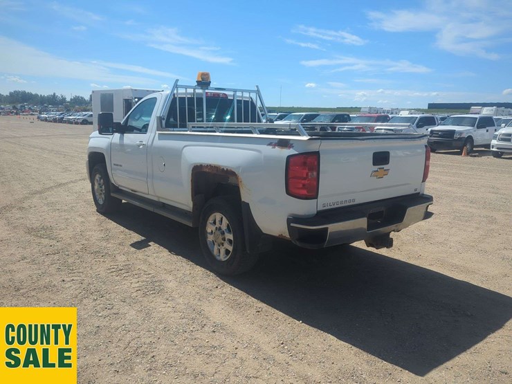 2015-chevrolet-silverado-3500hd-image-3