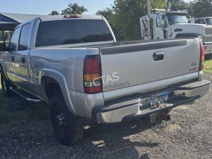 2004-gmc-sierra-2500-image-5