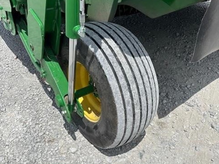 2022-john-deere-c400-image-21