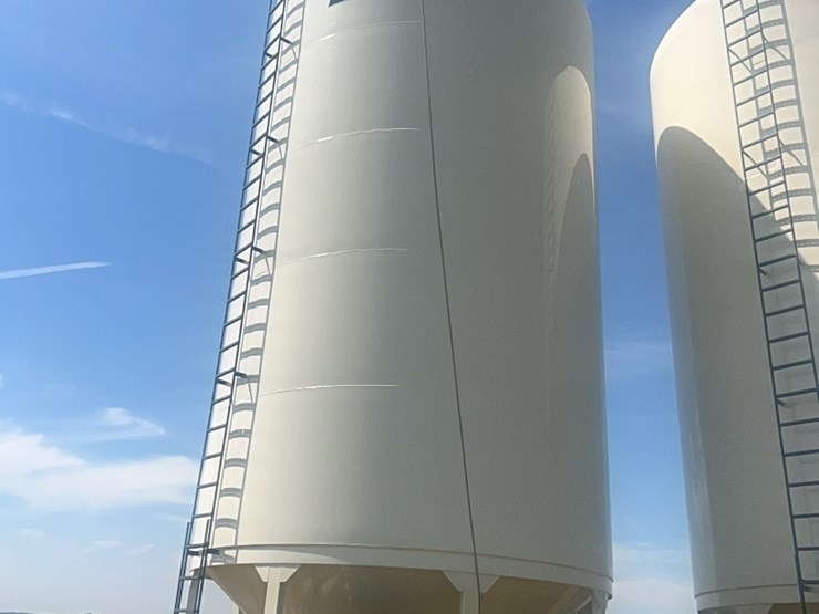 concept-5,000-bushel-hopper-bin,-fully-equipped-with-agi-grainguard-bin-fan-with-7.5-hp-three-phase-electric-motor-image-9