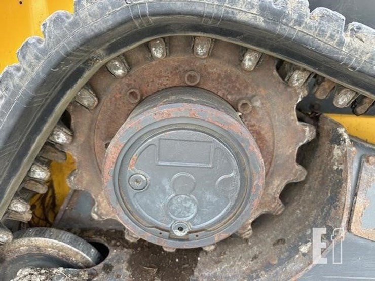 2015-new-holland-c227-image-12