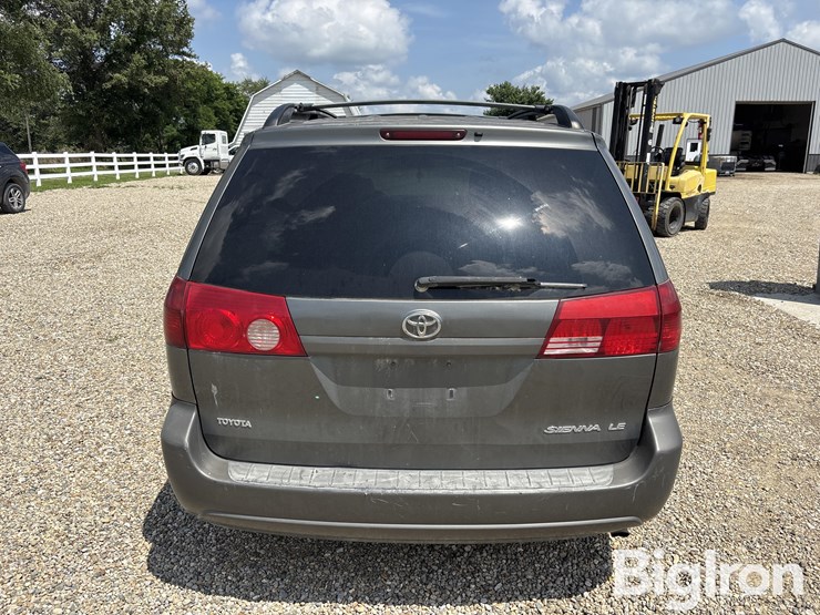 2004-toyota-sienna-image-6
