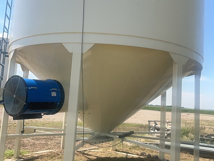 concept-5,000-bushel-hopper-bin,-fully-equipped-with-agi-grainguard-bin-fan-with-7.5-hp-three-phase-electric-motor-image-68