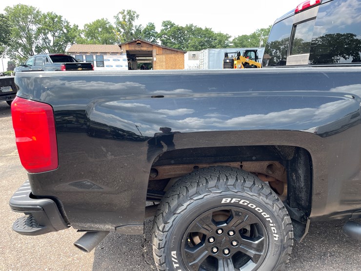 2018-chevrolet-silverado-1500-z71-image-18