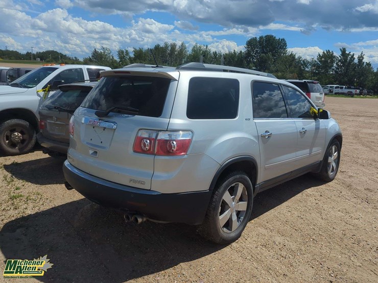 2011-gmc-acadia-image-4