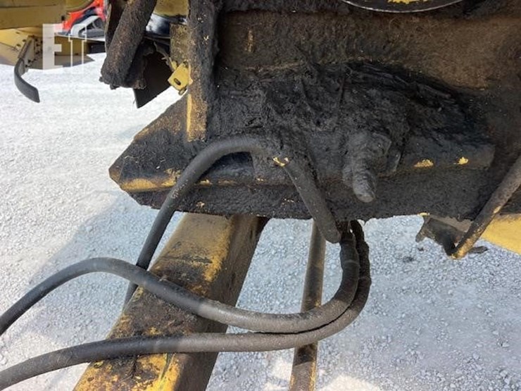 new-holland-tr85-image-36