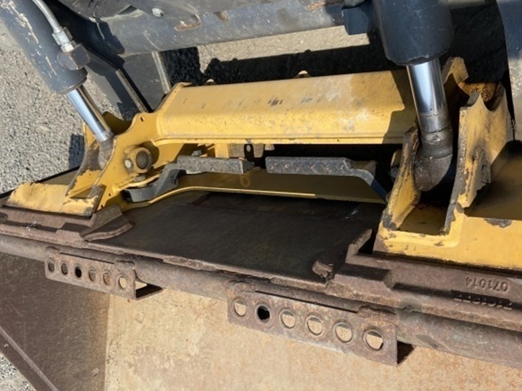 deere-320e-image-18