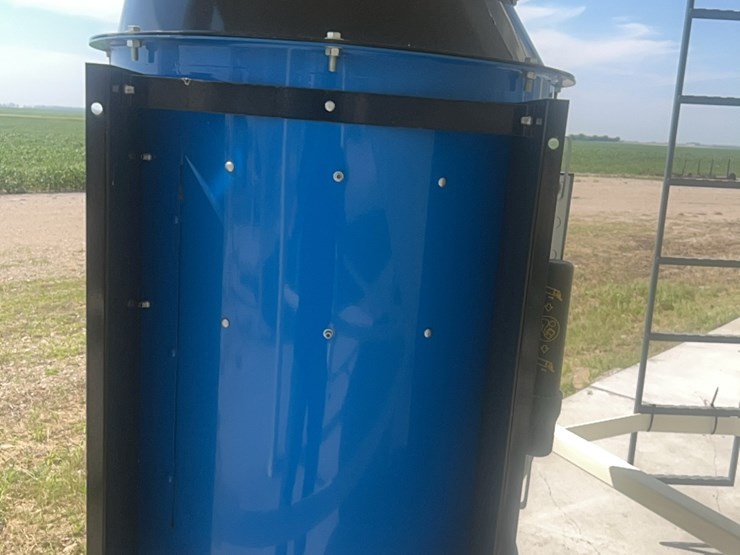 concept-7,500-bu.-hopper-bin,-equipped-with-bin-fan-with-3-phase-agi-grainguard-10-hp-electric-motor.-image-37