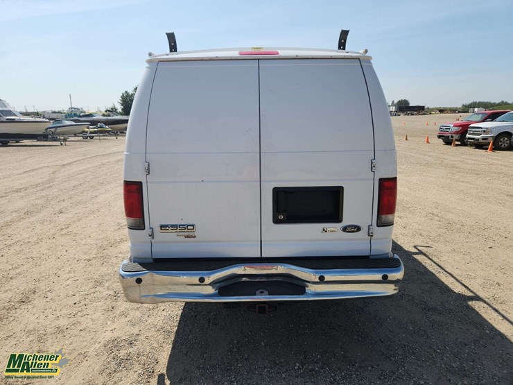 2014-ford-cargo-image-14