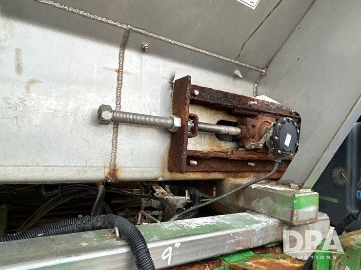 2009-john-deere-4930-image-44