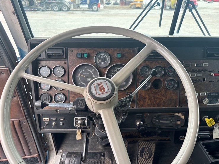 1987-kenworth-t600-image-41