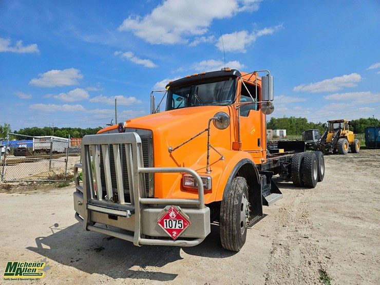 2010-kenworth-t800-image-4