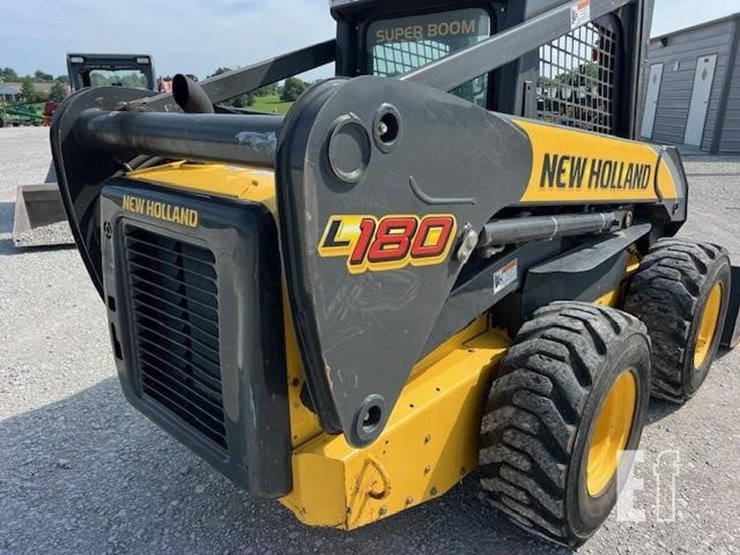 new-holland-l180-image-16