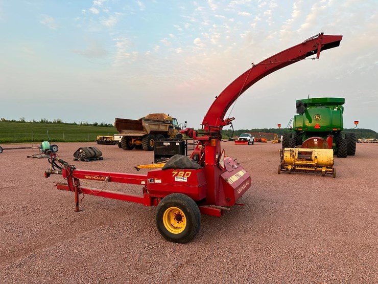 new-holland-790-image-2