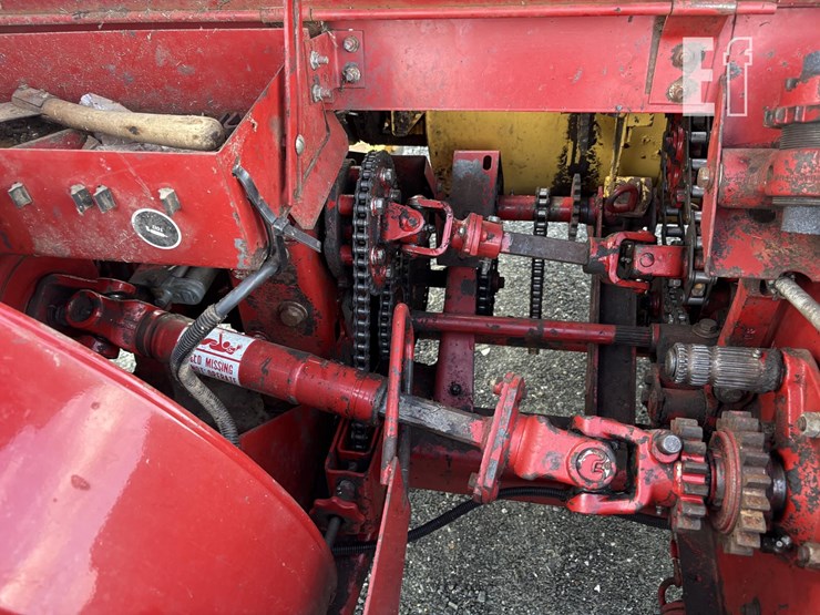 new-holland-790-image-15