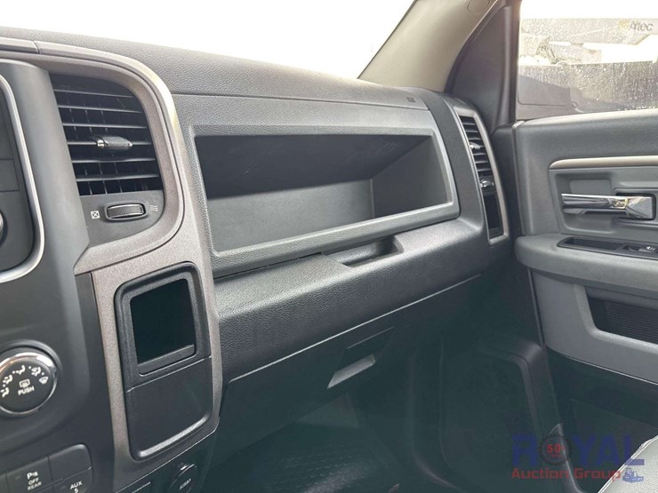 2018-ram-3500-reading-service-truck-with-liftgate-image-16