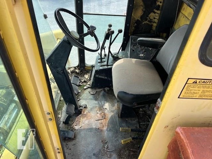 new-holland-tr85-image-54