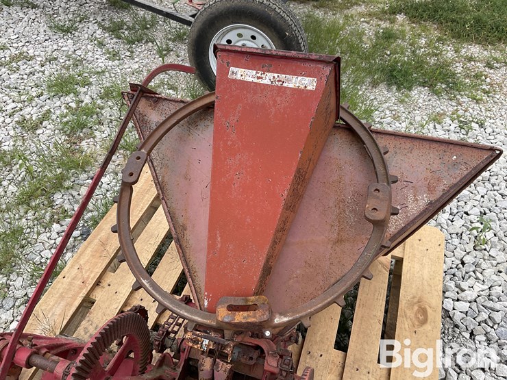 international-end-gate-seeder-image-12