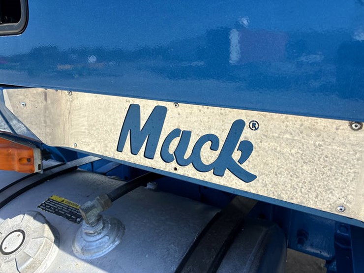 1996-mack-ch613-image-20