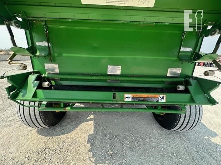 2009-john-deere-568-image-17