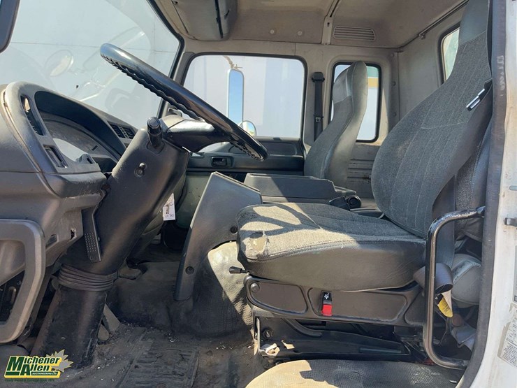 2007-gmc-t7500-image-7