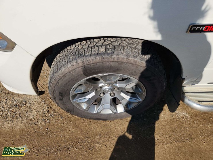 2016-ram-1500-laramie-image-25