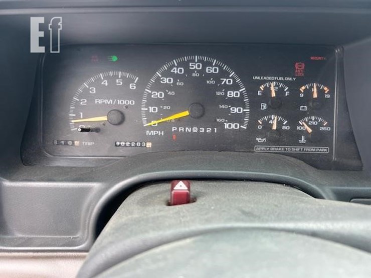 1999-chevrolet-suburban-image-52