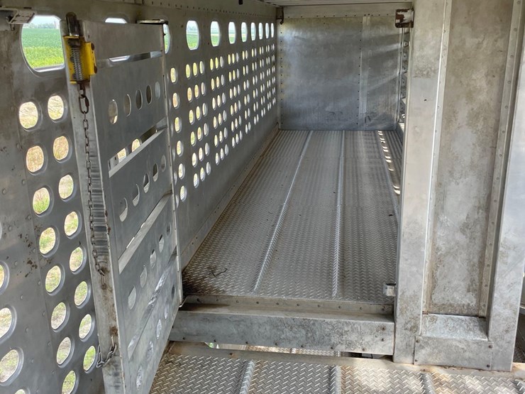 2021-eby-livestock-trailer-image-59