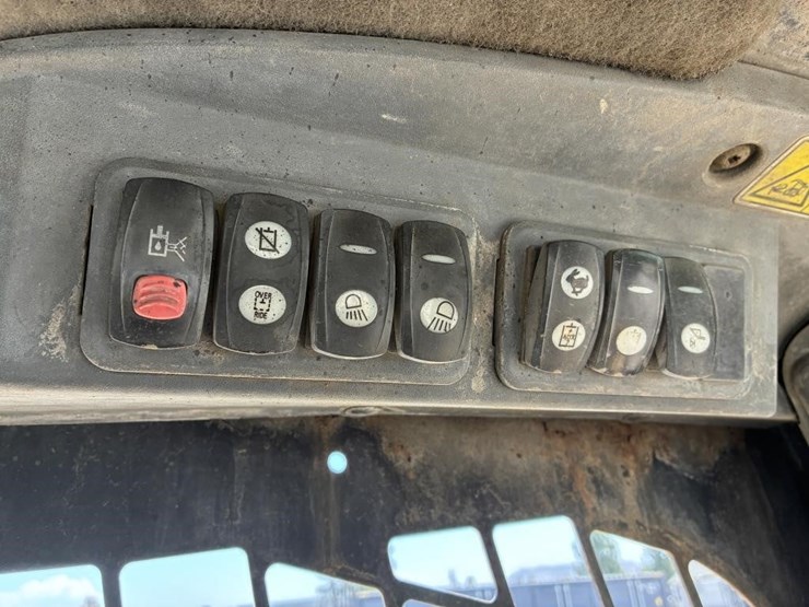 2011-caterpillar-262c-image-16