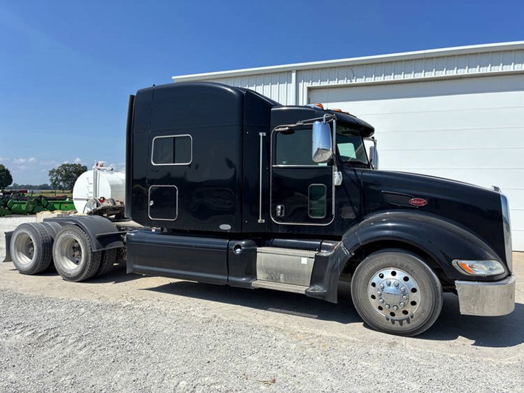 2011-peterbilt-386-image-1