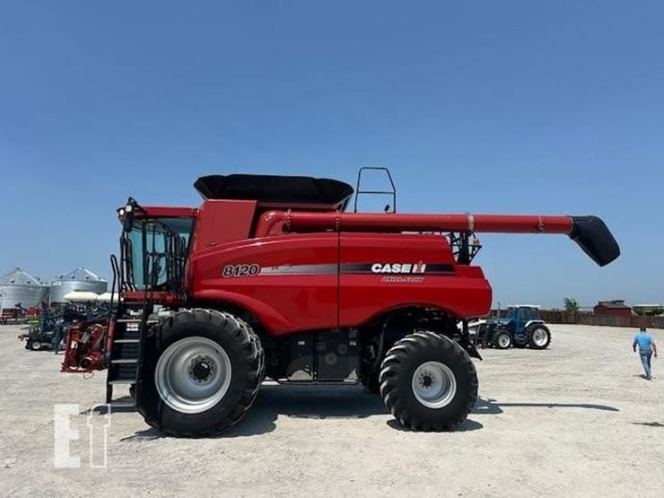 2009-case-ih-8120-image-3