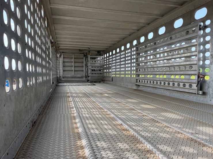 2021-eby-livestock-trailer-image-49