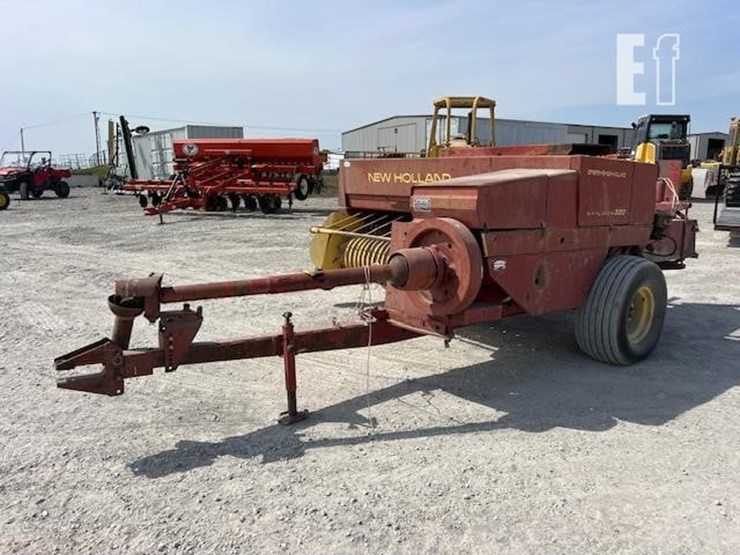 new-holland-320-image-10